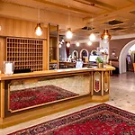 Latini 4*