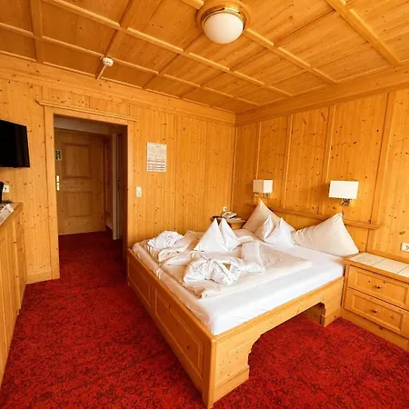 Latini Hotel
