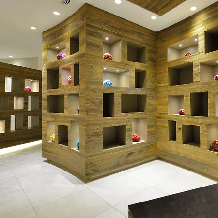 Latini Hotell 4*
